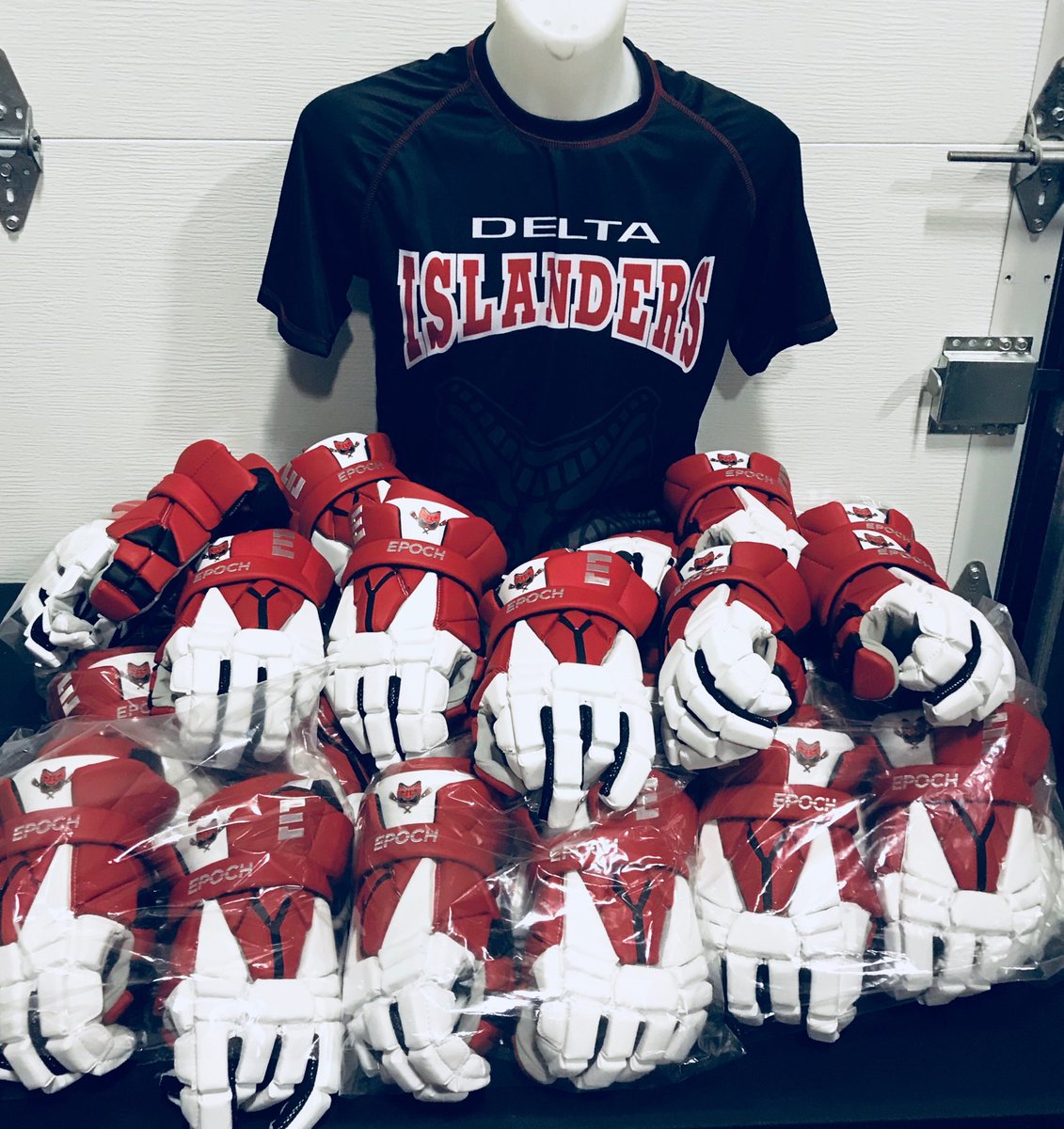 xtremethreads's tweet photo. Custom @Epochlax gloves heading out to the @jraislanders   They will be looking good to start the 2019 @BCJALL season !!! Contact us anytime to get your free designs to #customizeyourteam https://t.co/jrLMui6NEJ