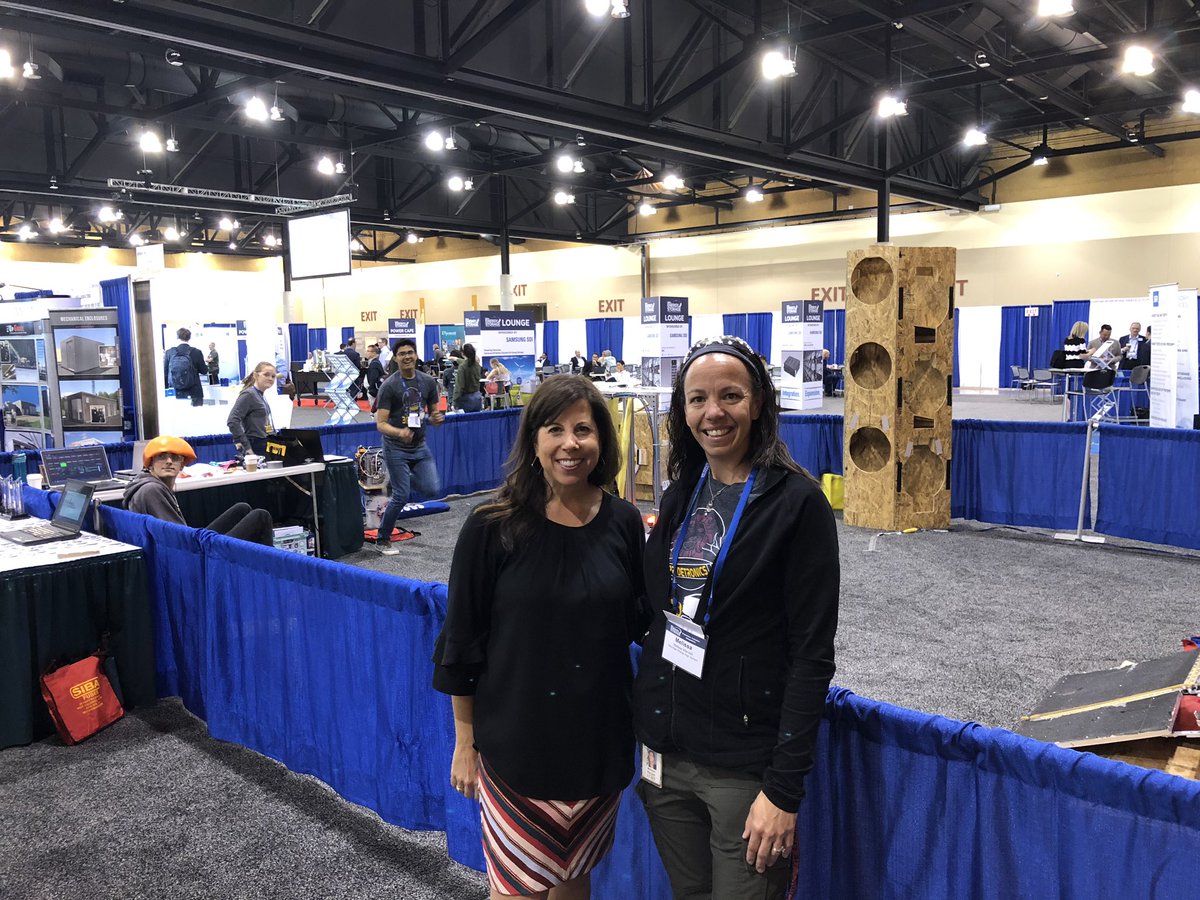 HanksJill's tweet photo. Pretty awesome to run into @MtPointe_TUHSD @Pridetronics & amazing engineering teacher Mel Wendell at #ESACon19 at @PhoenixConvCtr. Conference goers were wowed that this is a high school robotics team! https://t.co/t6ZNAUFgoi