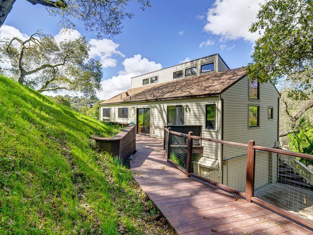 clarktrealtor's tweet photo. Inspired Open Design in Orinda ... Experience a dramatic design, close to the very popular Sleepy Hollow Swim and Tennis Club!
20 Via Callados, ORINDA
$1,450,000
Bedrooms: 4 
Bathrooms: 2 full | 1 partial 
Est. Square Feet: 2244 https://t.co/mbnW4ccm56