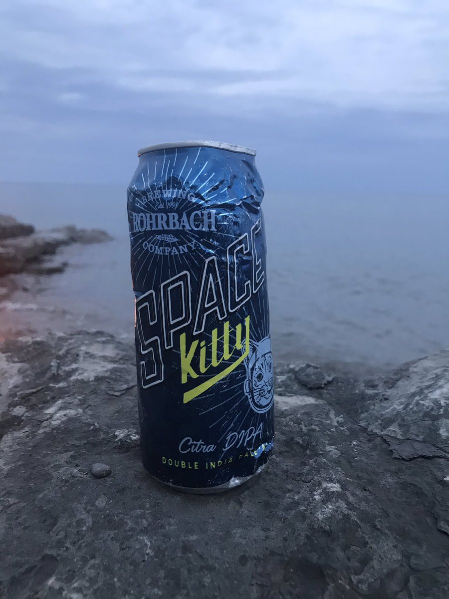 Rebel_Charters's tweet image. I can always tell when the charter guys fish off the house on Thursdays when I’m not here