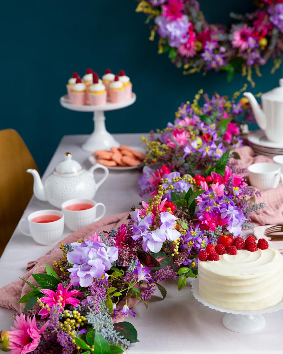 balsamhill's tweet image. Brighten up your Easter gatherings. bit.ly/2UmMirf #BalsamHill #springgarland #fauxflorals