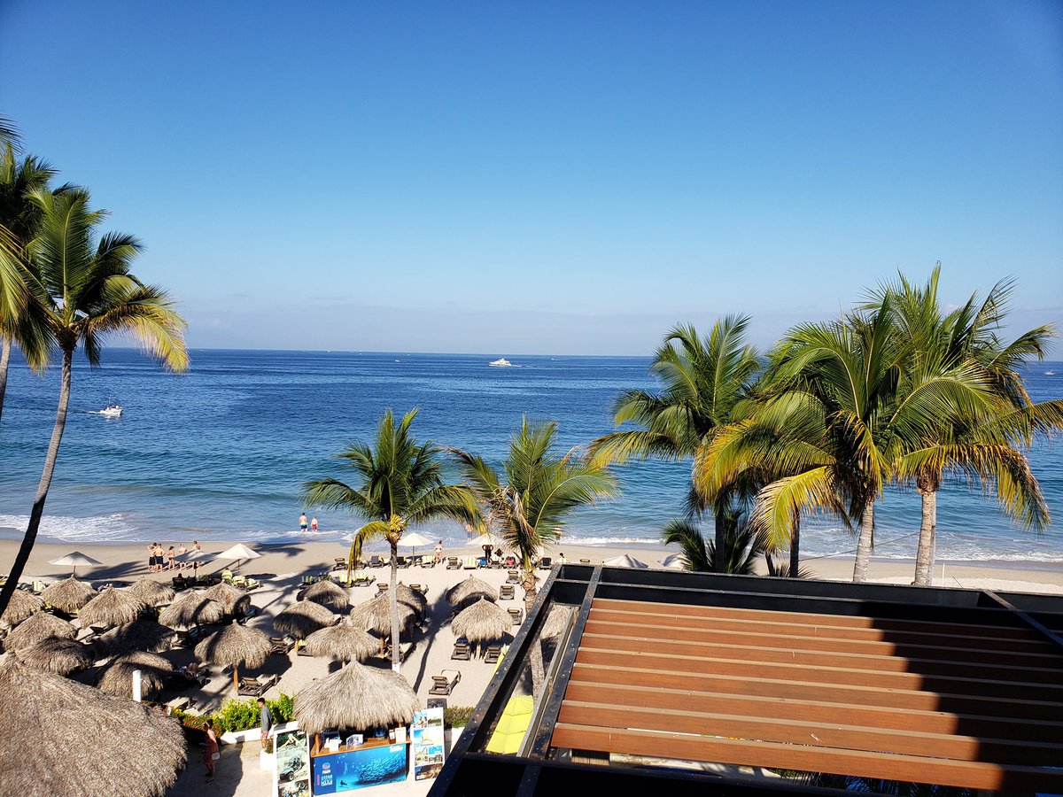 NwTucson's tweet photo. Enjoying Puerto Vallarta with other qualifying reps &amp; managers! 🏝 https://t.co/EruLodyV4t