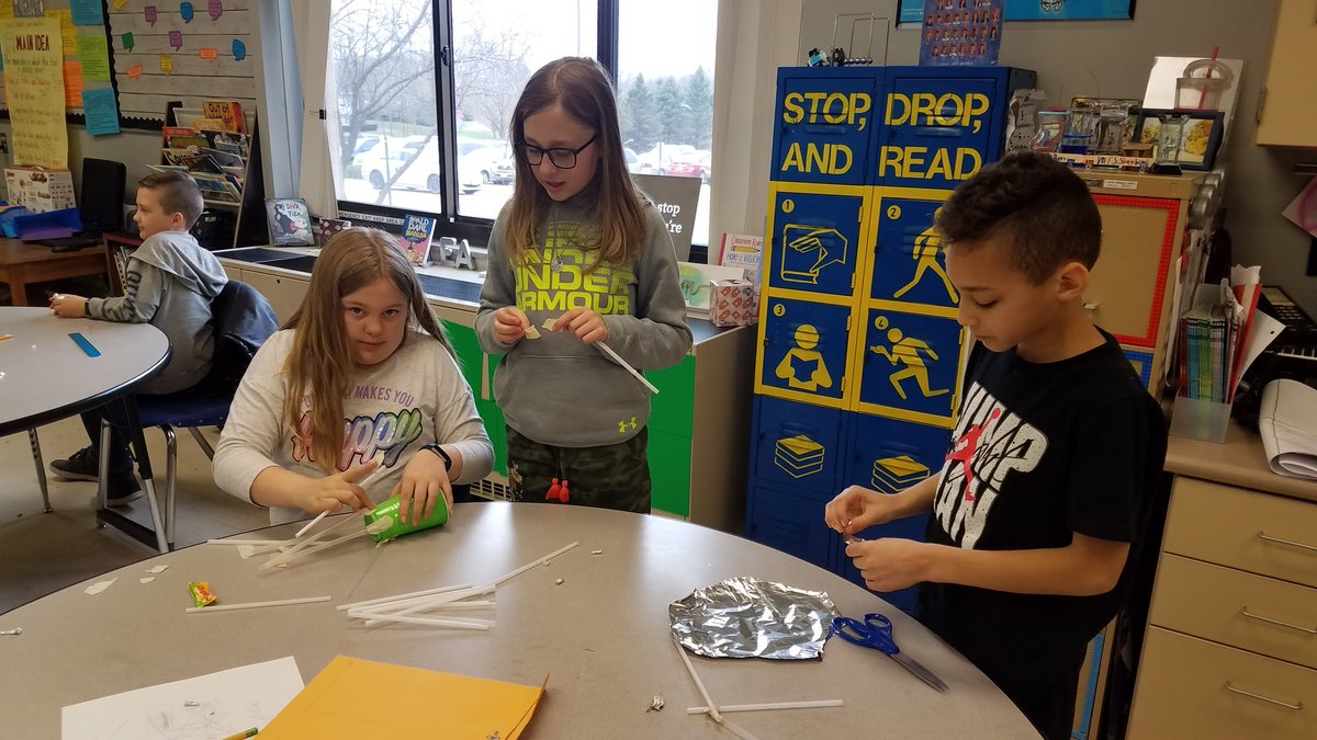 SShepReads's tweet photo. Today we had an Earth Day STEM competition. One of the challenges was to build a tall water tower that actually held water. #STEMeducation #4thgraderocks https://t.co/yhXl0fc9ul