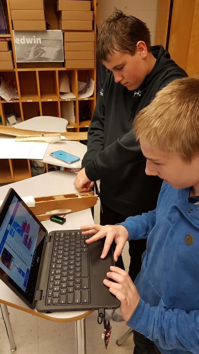 l_felhaber's tweet image. Trying to create their own make-up & trying to code micro:bits to fly a model airplane. Just a couple of the amazing #GeniusHour projects underway @PineGlenPS #TLDSBlearns #tldsbcode @ryan_psmith @TLDSB_EE #microbit #Edwin