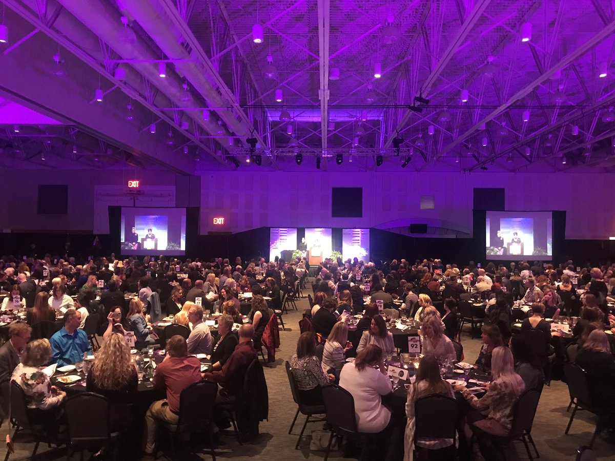EmBeSiouxFalls's tweet photo. We are so proud to honor the women, men and organizations joining us tonight. We will announce 9 new winners, but everyone here has an amazing story of impact and caring! #TributeSiouxFalls #EmBecause https://t.co/ymSORaZFVV