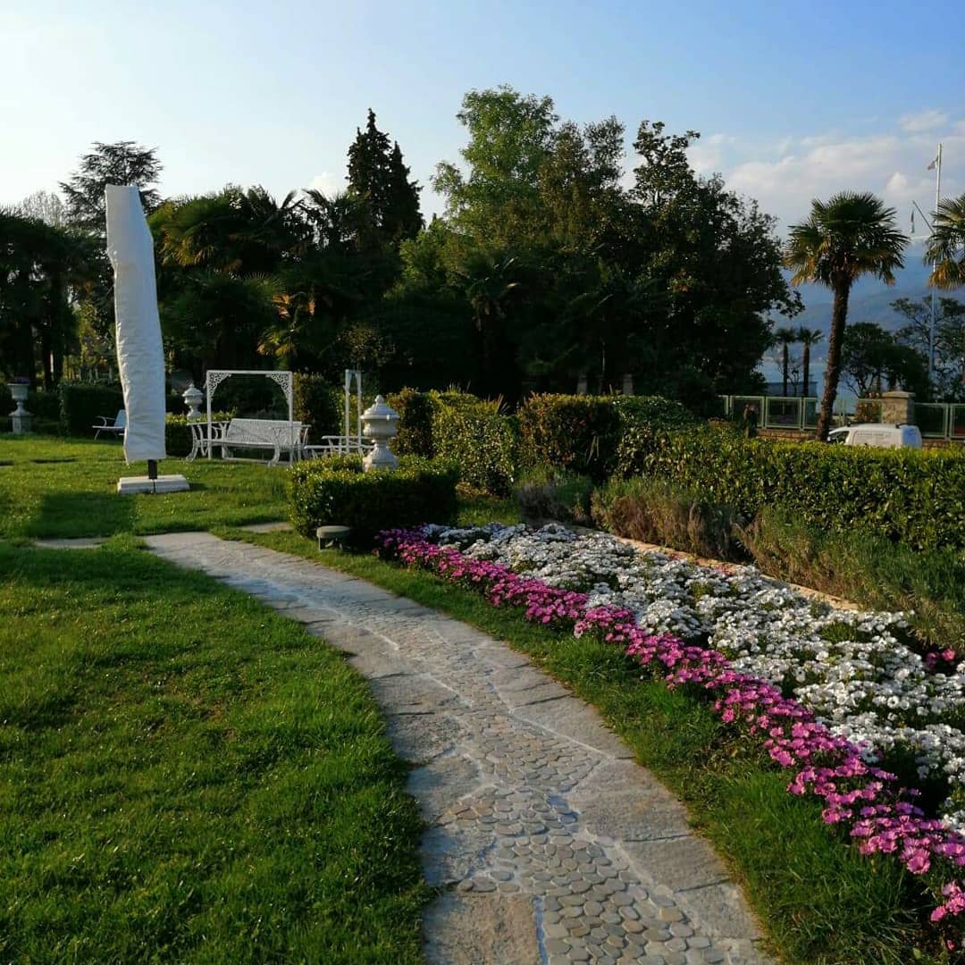 IntiDiplomat's tweet photo. La INTI Diplomatic Service ieri sul Lago Maggiore per assicurarci in prima persona che le camere per una importante Delegazione siano le migliori in assoluto.
Se anche tu hai Delegazioni in arrivo o stai organizzando le tue #vacanze per i prossimi ponti o per l'estate contattaci https://t.co/On46bSqi43
