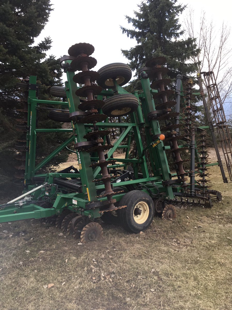Selling my 30’ Great Plains Turbo Till. Comes with weights and a complete set of new discs ($5000 value) Asking $35000. Retweets appreciated #OntAg