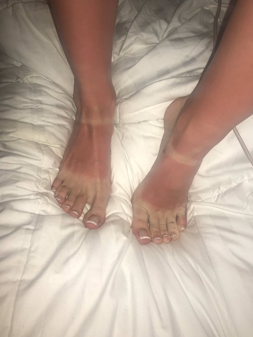 Here&rsquo;s some feetsssss https://t.co/DvsYomIgvN<a href="/tag/boybye"class="tags"><span>#boybye</span></a>