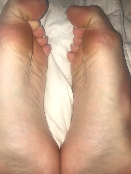 Here&rsquo;s some feetsssss https://t.co/DvsYomIgvN<a href="/tag/boybye"class="tags"><span>#boybye</span></a>