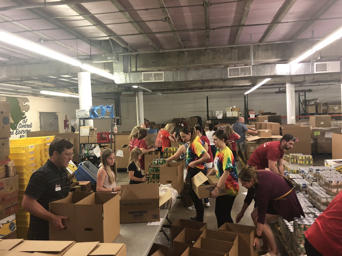 JennieJacks1's tweet photo. What a blast serving alongside @BankofAmerica teammates and families during our family night at the @FoodBankCENC. Nothing like a little @MellowMushroom to make the night complete! https://t.co/sSg2M0HOZU