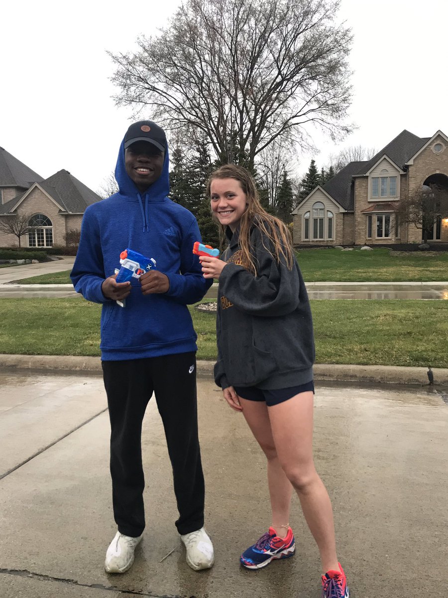 em_strieter's tweet photo. Amonte Hanserd, TOD: 8:00 pm. Shot by @sarahg7621 at Amonte’s house. https://t.co/yRuNrP3jRE