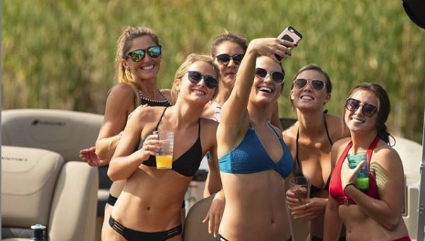 Planning a girls' trip to Smith Mountain Lake? Let us help you book the perfect boat rental! Visit bwmarina.com or call 540-721-1639.

#smithmountainlake #bridgewatermarina #bridgewaterplaza #boats #boating #lakelife #summer2019 #onthewater #girlstrip #vacay
