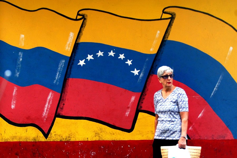 Alrededor de 3.600 noticias falsas sobre #Venezuela 🇻🇪circulan a diario en las redes sociales, según un estudio del movimiento "Venezuela nos conecta" bit.ly/2VbmN0v
