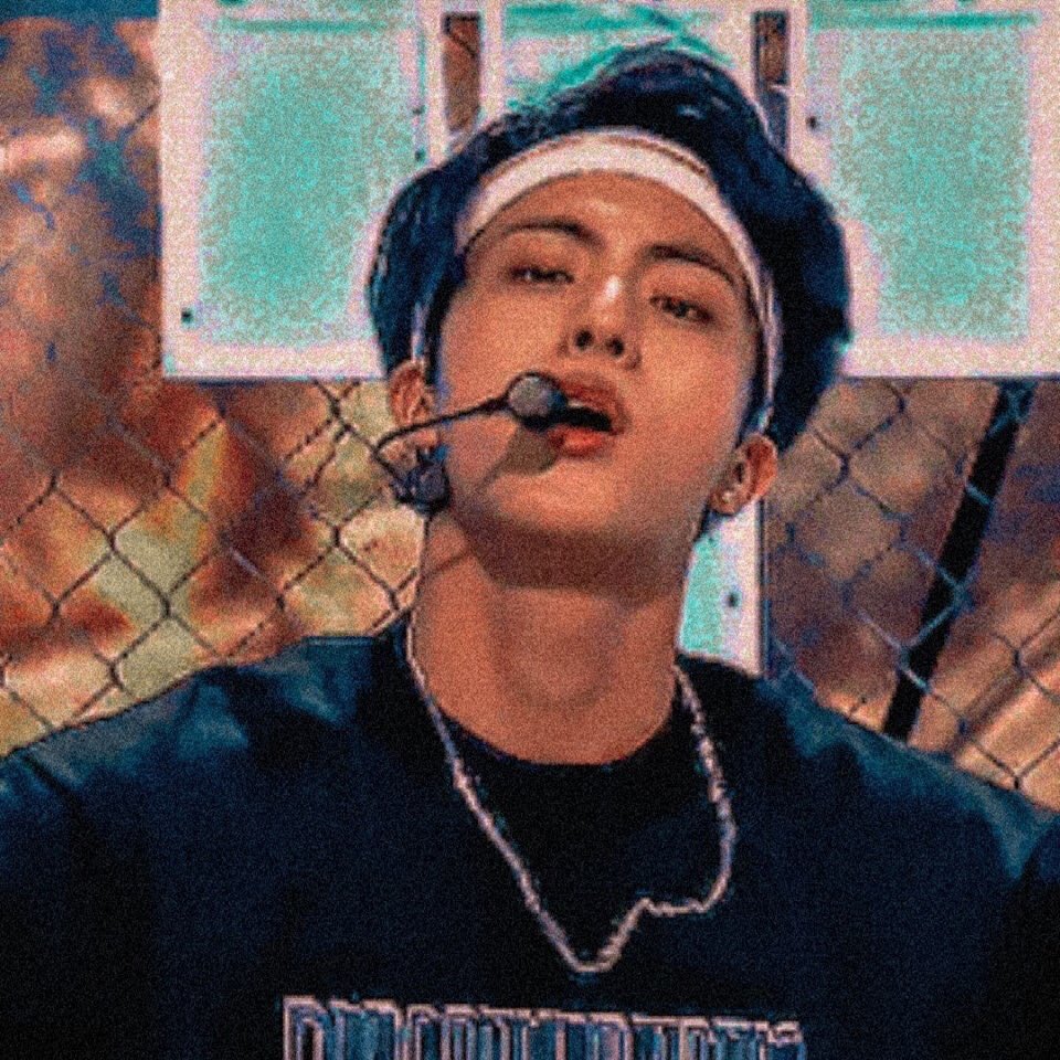 girlmeetsbts1's tweet photo. can we talk about jin during mic drop era cause 🖤 https://t.co/h3pejs4Mey