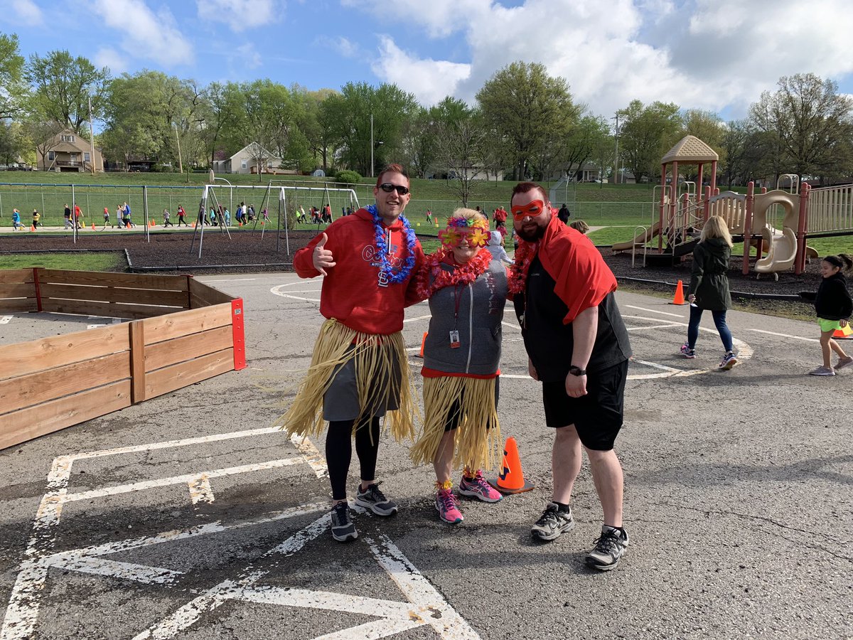 _MerriamPark's tweet photo. Merriam Park Fun Run! Thank you @MissDavis1213 @MrPozek Mrs. Mason @velasbears @Mr_Urick24 @MrSchinzel https://t.co/yH9Lc8GRrX