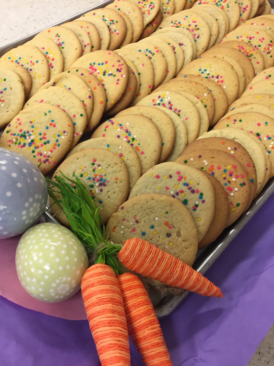 BceCafeteria's tweet photo. 🎶Here comes Peter Cottontail hopping down the bunny trail🎵 @BceCafeteria #somuchfun https://t.co/CjYte4dyyB