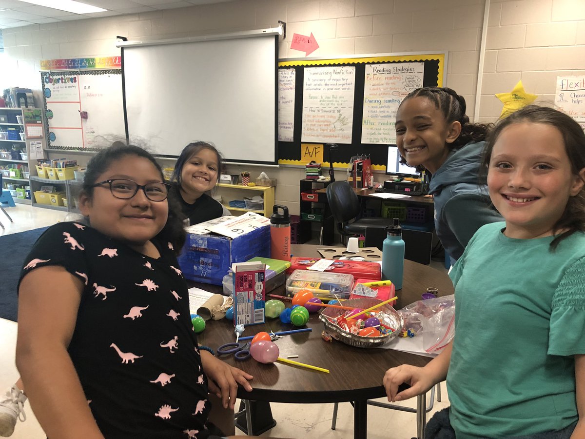 CandaceDebord's tweet photo. Getting crafty during Genius Hour! I can’t wait to see what they learned! #TobiasProud #tobias4th https://t.co/AdWhyD3PmS