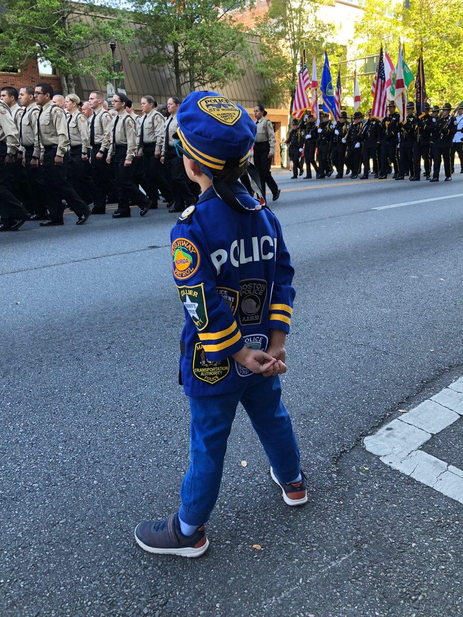 fop_133's tweet photo. FOP delegation makes the day of a youngster in Tallahassee who loves police and wants to grow up to be The President of the USA. We enjoyed the opportunity to mentor him. @MiamiSup @MariTereMDCPS @jldotres @MDCPSPHantman #goodfamilyvalues #goodforthesoul #forgingfutures @FOPFL https://t.co/rfNL39maVL