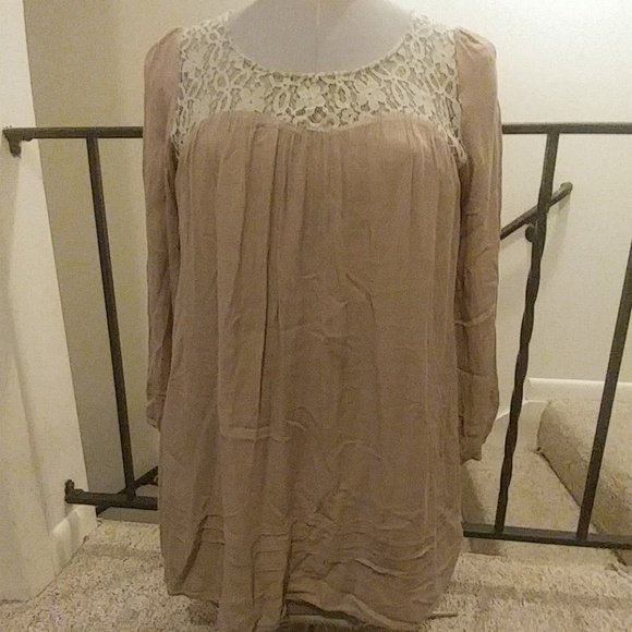 bigsign09's tweet photo. So good I had to share! Check out all the items I'm loving on @Poshmarkapp from @Samanth10977844 #poshmark #fashion #style #shopmycloset #atlassstate #jonamichelle #healthtex: https://t.co/LabmUOUR1W https://t.co/WjOKBXajAV