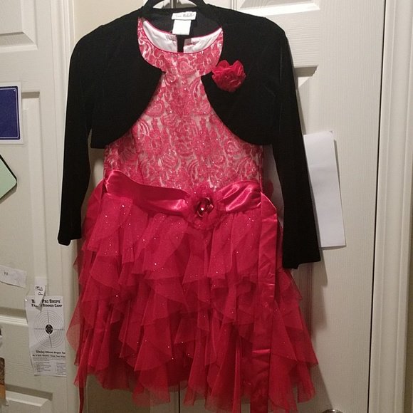 bigsign09's tweet photo. So good I had to share! Check out all the items I'm loving on @Poshmarkapp from @Samanth10977844 #poshmark #fashion #style #shopmycloset #atlassstate #jonamichelle #healthtex: https://t.co/LabmUOUR1W https://t.co/WjOKBXajAV