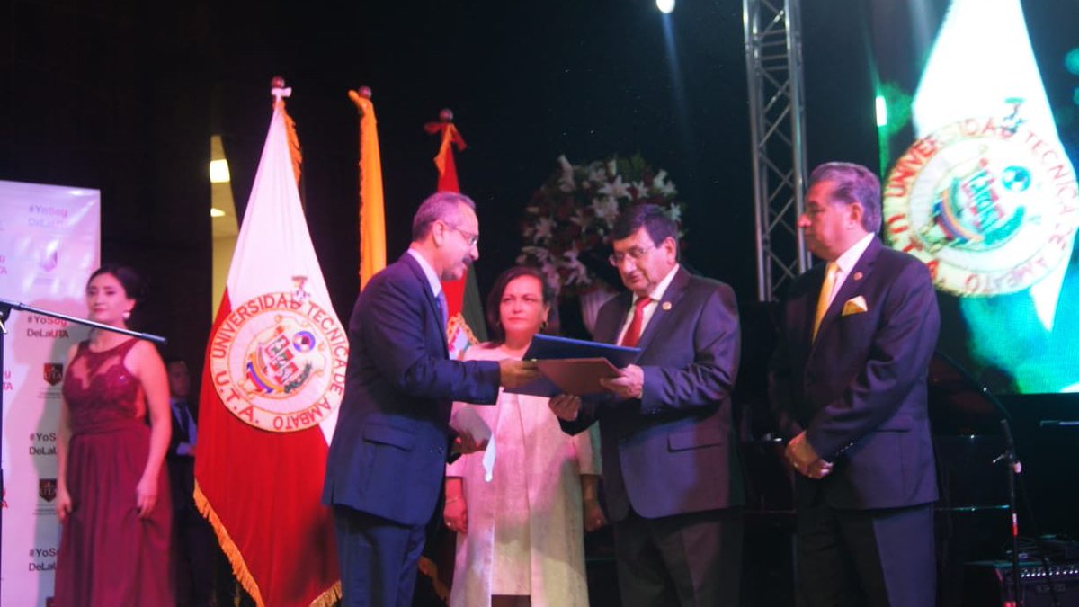 UTecnicaAmbato's tweet photo. Entrega de reconocimientos del Club de Los Ángeles y de la @pucesedeambato a la @UTecnicaAmbato por su cincuentenario .
#YoSoyDeLaUTA
#CincuentenarioUTA https://t.co/Jc0UBoDJuX