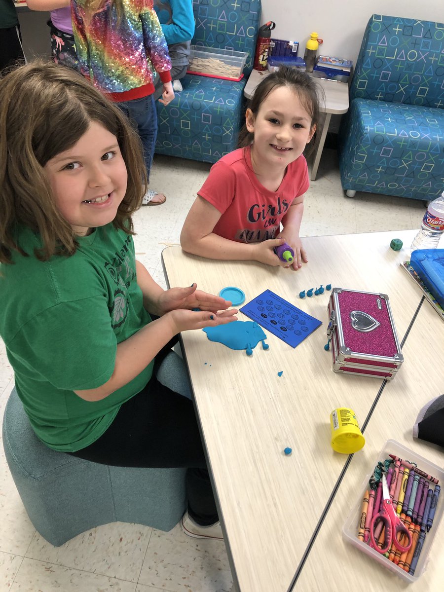 teacher_tonja's tweet photo. We used our STEM bins and The Tinker Studio to model multiplication and division problems today @WilemonSTEAM #MathIsFun #GettingReadyfor3rd https://t.co/fhUZZnoTv4
