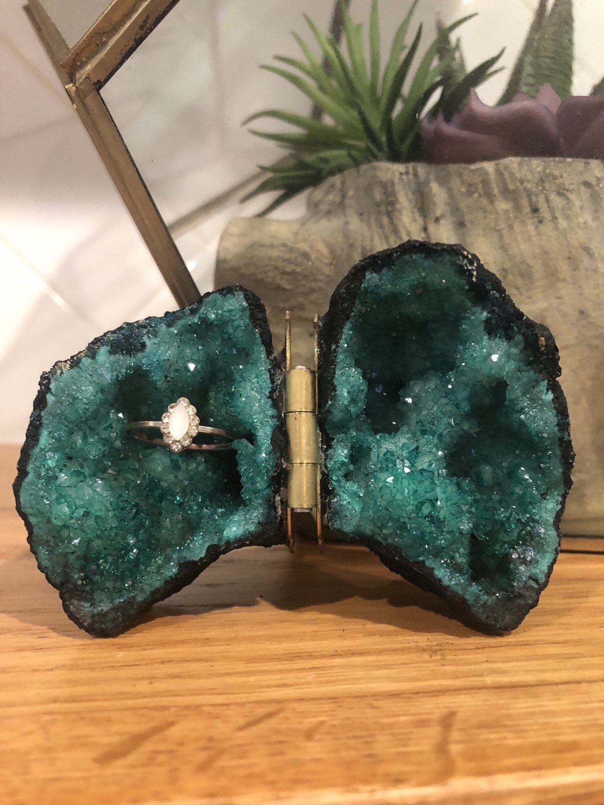 Geode hotsell proposal box