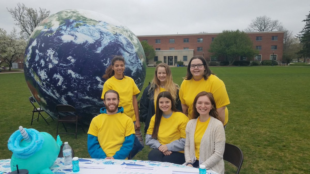ESU_msc's tweet photo. We had a lot of fun today at Earth Day! We were very happy that we were able to teach people about the "bee of the sea"! 

#marinescience #esu #wherewarriorsbelong #earthday #bees #savethebees #dreamteam #yellow #earth #fun #goodtimes #lotsoflaughs https://t.co/9y6C3ZtbMo