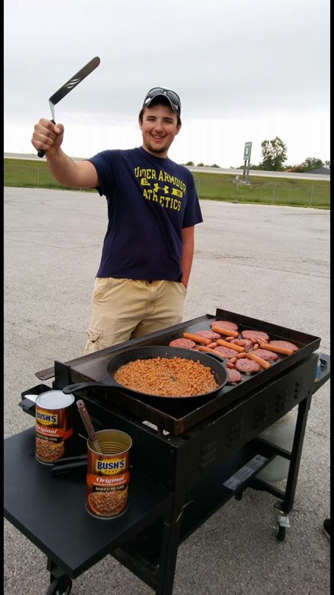 Frazier1999Ryan's tweet photo. @BushsBeans 
Any chance to be a spokesperson for the best beans in the nation? https://t.co/C06K7LUb51