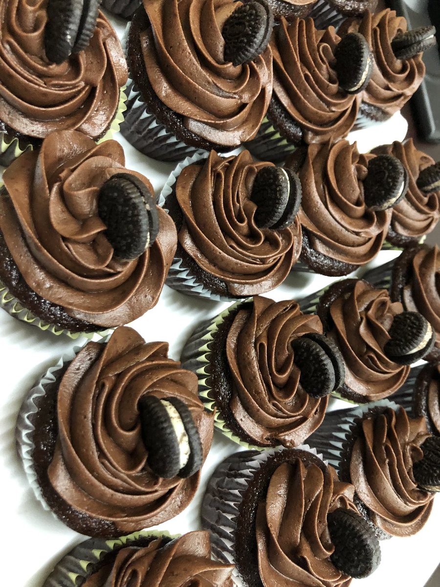 jacquiesurgenor's tweet photo. Cupcakes to celebrate 2 birthdays today in #CompuLeads. Another wonderful day with the leaders at @CompuVisionBiz talking about managing expectations, time management, motivation and DISC profiles. Love working with this awesome group! Can’t believe we only have 4 sessions left. https://t.co/Ox8rroNeHC