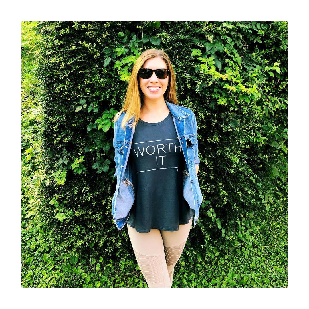 EDJEactiv's tweet photo. The leaves are turning green, the weather is warming up, y'all it's finally spring! Go outside and just enjoy, you're worth it.
#worthit #muscletank #barreootd #purebarrestyle https://t.co/xtCVnOktK2