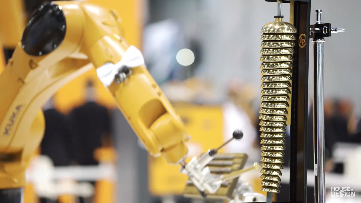AndyRobot's tweet image. These @KUKA_Americas #Robots are showing their soft touch powered by #RobotAnimator software. #art #design #music See video here: youtube.com/watch?v=j49d_o…