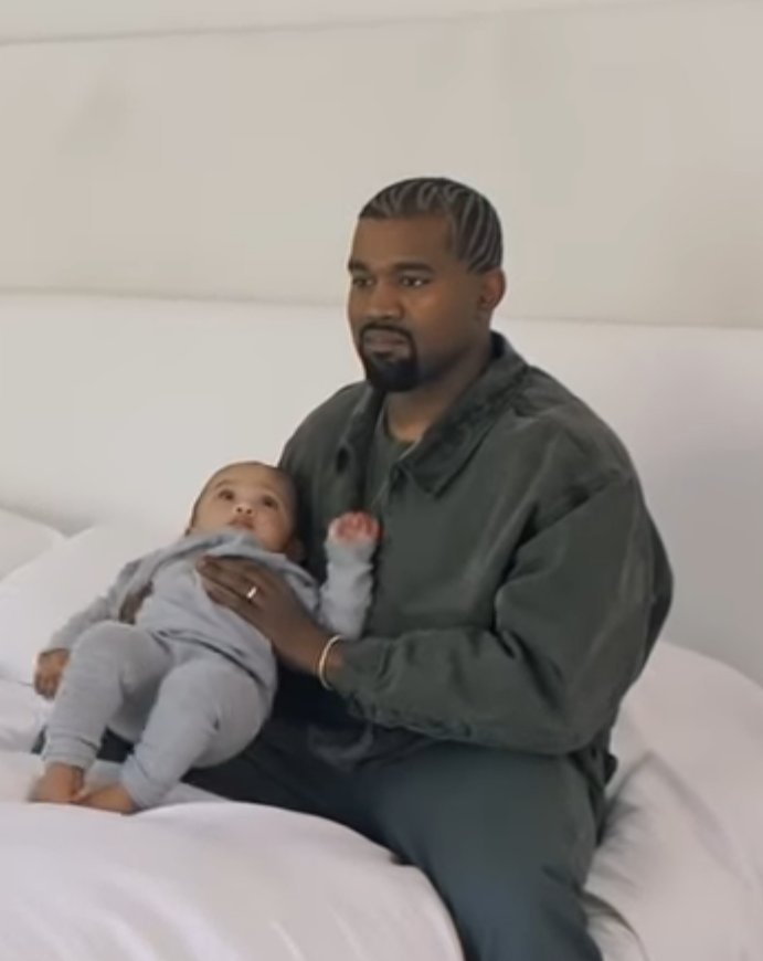 sophia_rose721's tweet photo. Interviewer: Kanye what's the best part about making music?

Kanye: tHe sOnGs https://t.co/WNro1Jnmhb