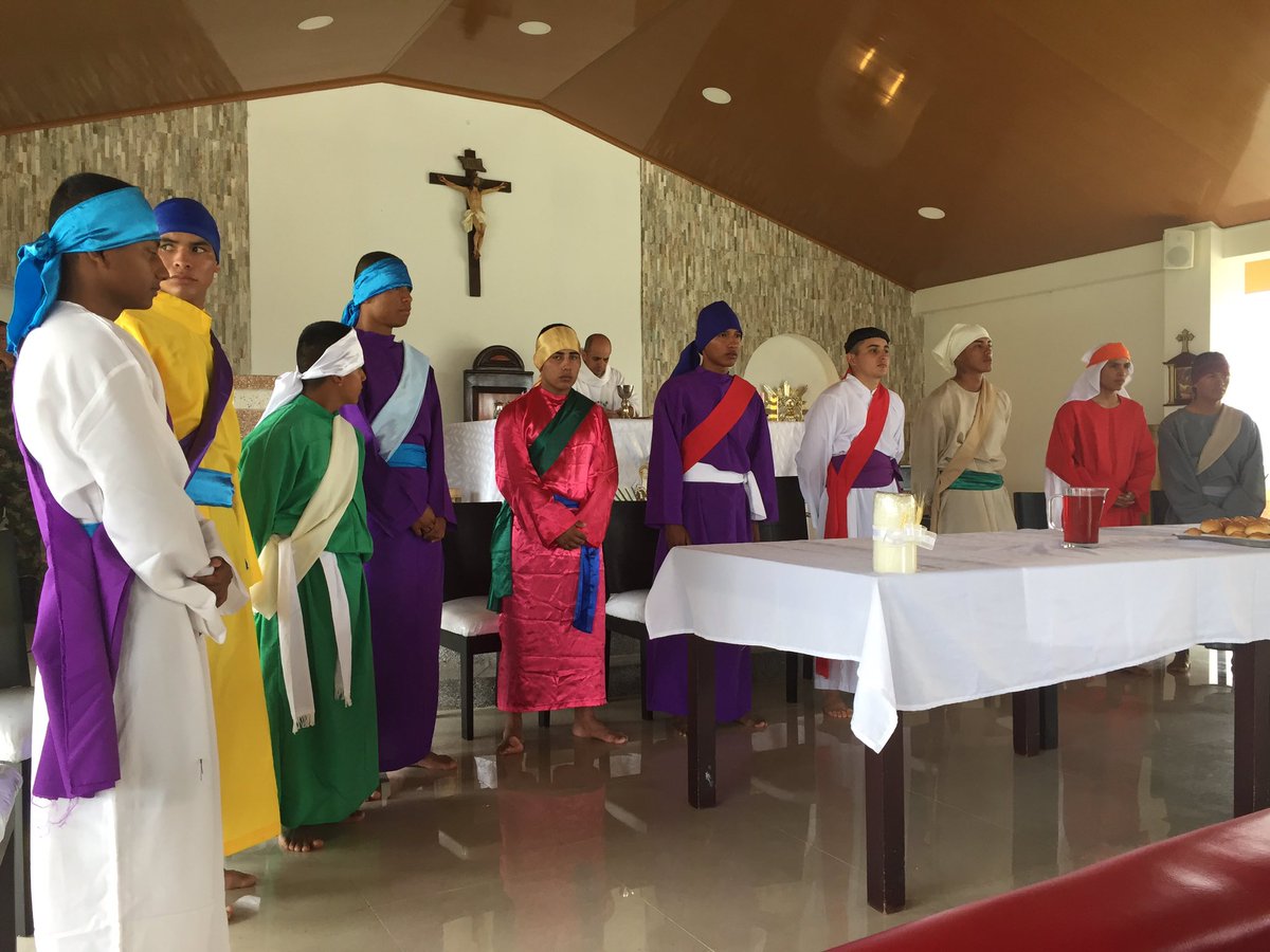 Ejercito_Div6's tweet photo. #HéroesBicentenarios de la #Brigada27 y el #Baspc27 se unen a la conmemoración de la Semana Santa tiempo de reflexión y oración. Hoy se recrea el lavatorio de los pies por parte de Jesús a sus apóstoles. https://t.co/me56a2N0o9