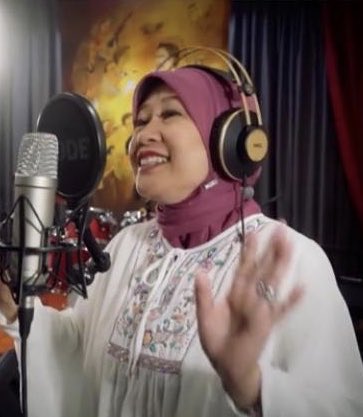 vitta_broer's tweet photo. Damai Indonesia by Yenny SM Paham, simak lagu baru ini selengkapnya di :
https://t.co/rxzR9K7pwH
#damaiindonesia #persadamusic https://t.co/lcZ8qMkXeY