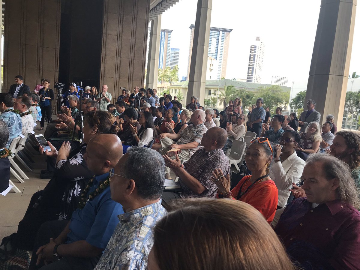 Bianca_Aruba's tweet photo. Happening now! Global Goals, Local Action Day – Five-Year Anniversary of the Aloha+ Challenge. A signing ceremony with the @HIGreenGrowth @UN Local2030 Islands Hub to commemorate collective island leadership and action on the @SDGoals. #SDG #Innovation #Hawaii #islands https://t.co/3I5tYGeOjr