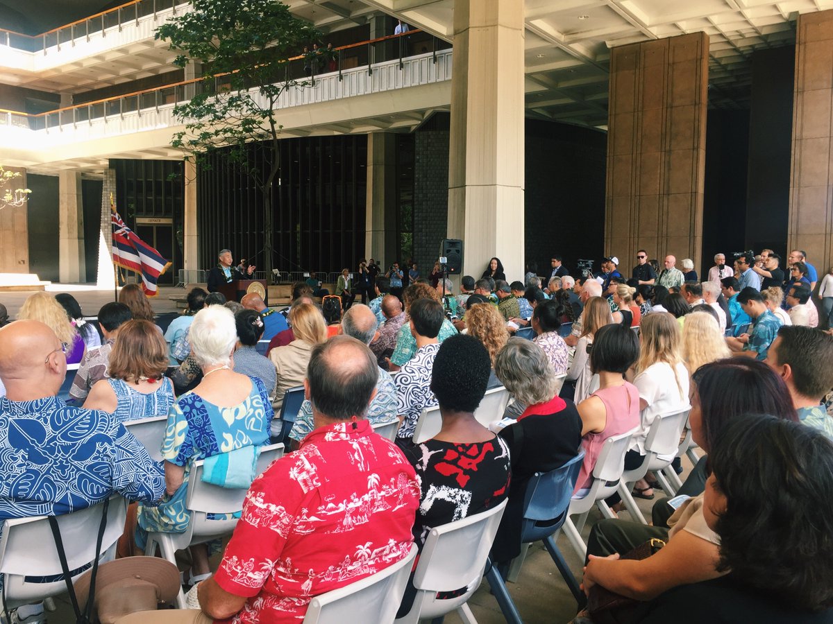 HIGreenGrowth's tweet photo. Today, Hawai‘i and island leaders proclaimed April 18 Global Goals, Local Action day with renewed sustainability commitment to celebrate the #AlohaChallenge 5 year anniversary and launch of the UN @Local2030 Islands Hub. #SDGs @GovHawaii https://t.co/iZK8u5Ndry