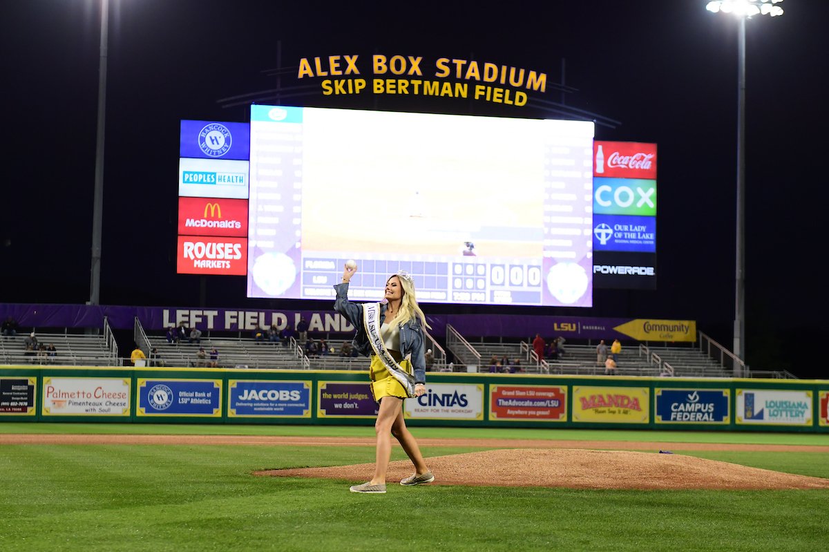 Thanks for throwing out the first pitch tonight @MissLSUUSA!