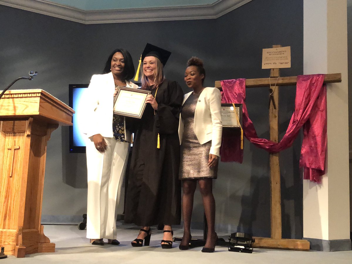 j_acrs's tweet photo. Today we celebrate the graduates of the Nashville Day Reporting Center, an alternative to incarceration, for people who have suffered the scourge of addiction. In recovery they rejoin their families and our communities to lead independent, successful and productive lives #TNTDOC https://t.co/USFyeKh4Mv