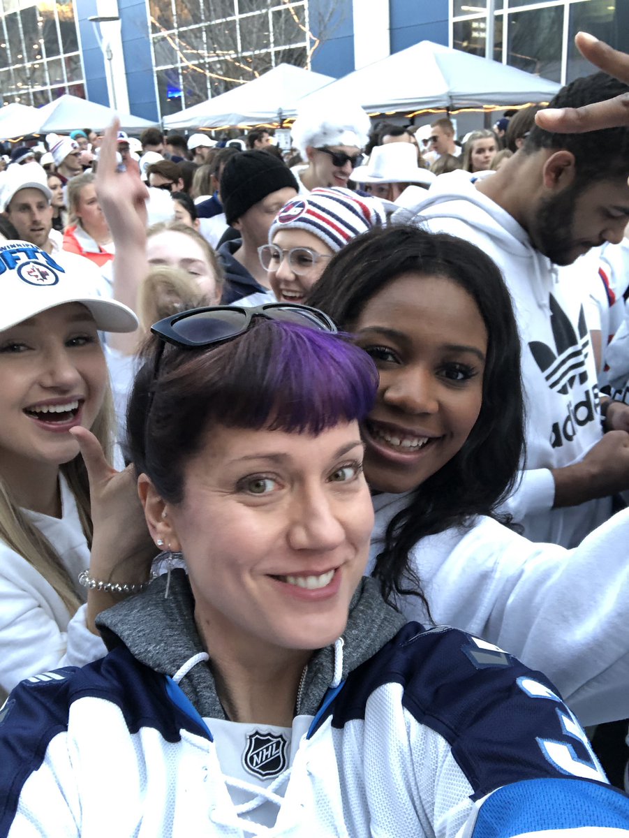 AndreaRobin1's tweet image. Making friends at the #WPGwhiteout . @NHLJets up by 1!#GoJetGo ✈️