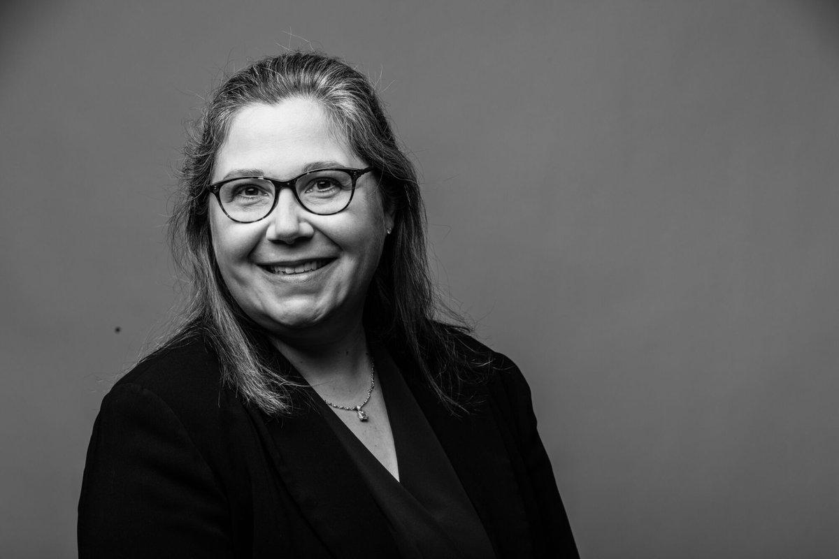 EmBeSiouxFalls's tweet photo. Described as warm and authentic, this nominee's research immediately benefits children and young families, making a difference in many lives, including residents of reservation communities. Congratulations Amy Elliot, the 2019 Healthcare & STEM award winner! #TributeSiouxFalls https://t.co/SM2xh8QdEh