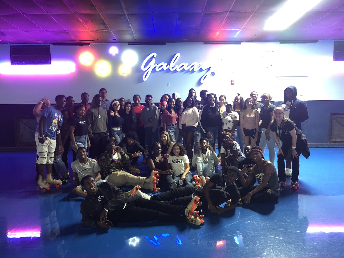 Niyavictoria's tweet image. Senior Night #DBHSExperience