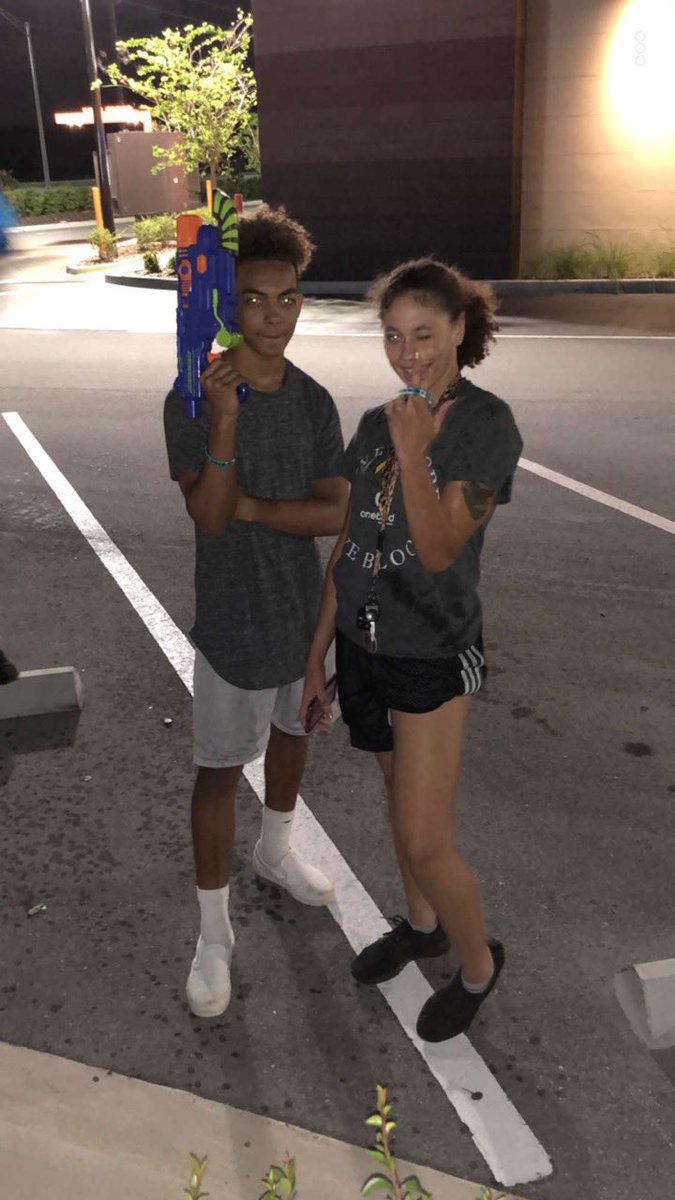 ManPul18's tweet photo. @slhswaterwars21 Short Stuff Chris gets Nathi out from Soaked Punani #DoD3 https://t.co/R7NuDZHQOc