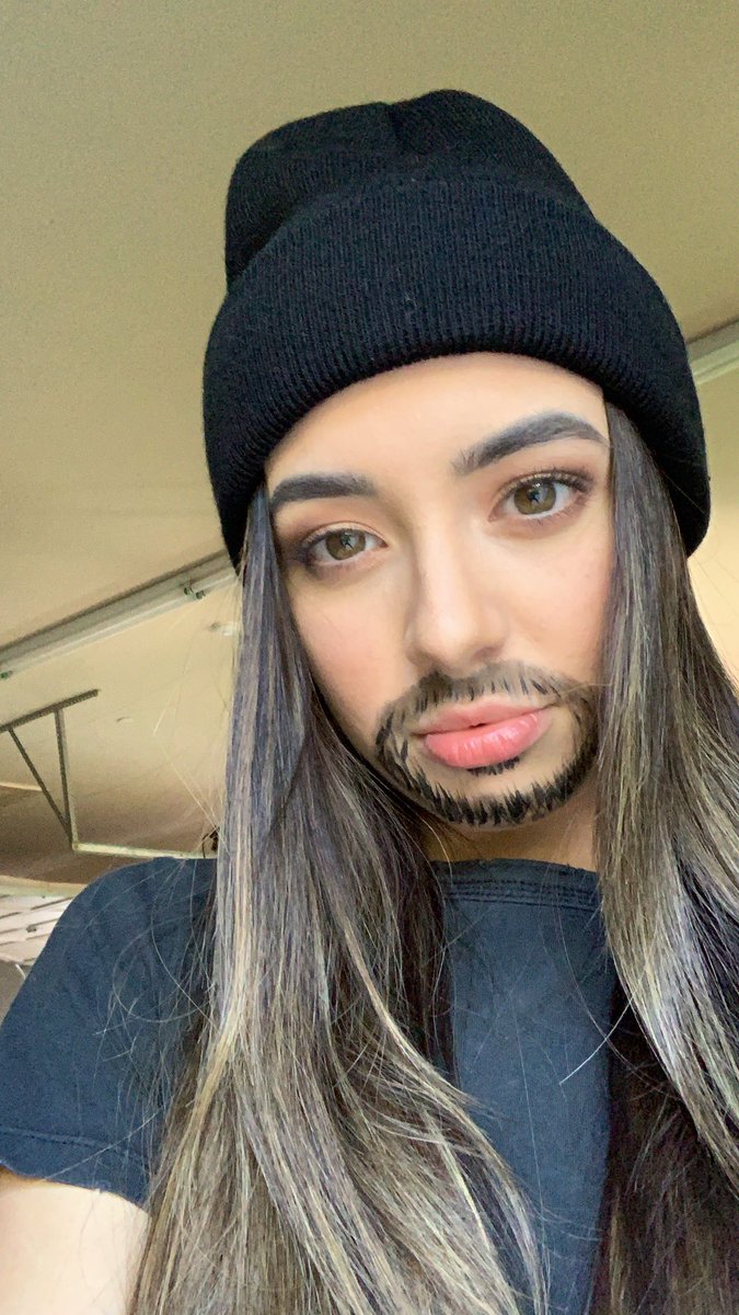 veronicamerrell's tweet photo. Felt cute. Might delete later. https://t.co/TQzUEvzApi