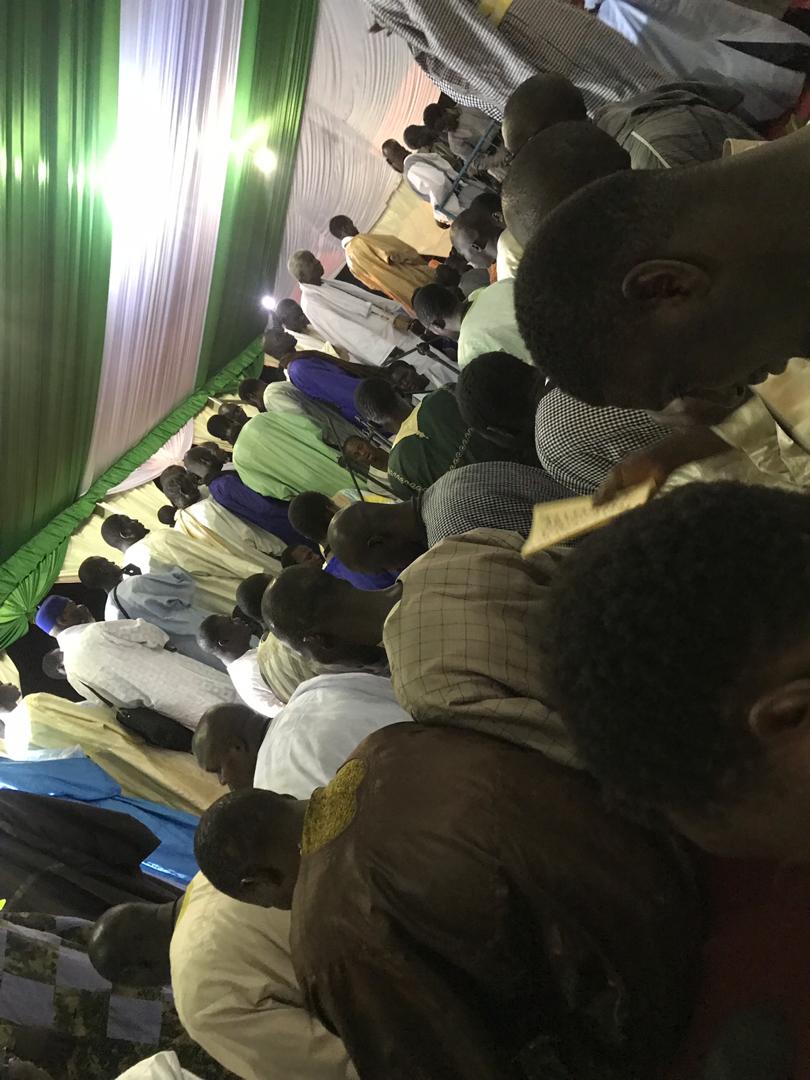 feuleuwleuw's tweet photo. Sant nagn #BOROM_TOUBA bou bakha baaakh. 
Di tuup bou wer si gni yekha yeuglou.
#GOUDI_ALJUMA_DAROU_MOUKHTY.
@DieFall1 @yamardiop01 @baayfaal192 @kallamouh07 @Rafett_Mouride #XXT fatei wouniou kenn.
#CHEIKH_IBRA_FALL Notre Directeur de Conscience. https://t.co/npI8GYgepN