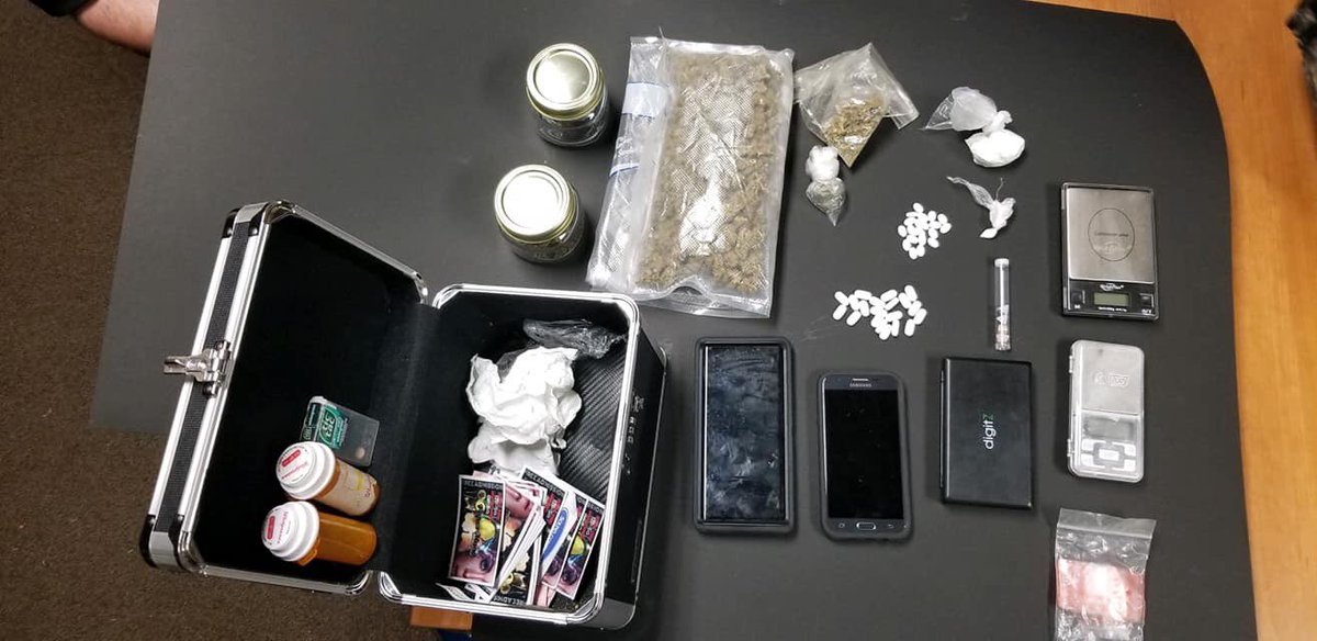 MitchellMcCoy's tweet photo. CAN YOU HEAR ME NOW?

Off-duty Lonoke Police Officer received a phone call from an unknown phone number asking if he still needed to purchase narcotics. 

The alleged dealers met up and got busted. https://t.co/UZXdf62eyj