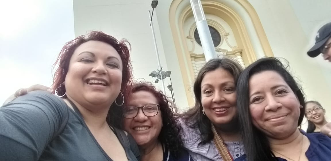 Xio_Galina's tweet photo. Ahí con los colegas en el homenaje de #Piocha
Al fin te salieron las fotos @Monica6784 😊 https://t.co/iHFcbUVCYb
