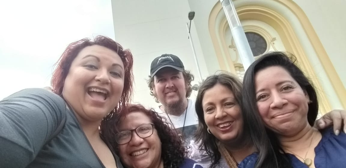 Xio_Galina's tweet photo. Ahí con los colegas en el homenaje de #Piocha
Al fin te salieron las fotos @Monica6784 😊 https://t.co/iHFcbUVCYb