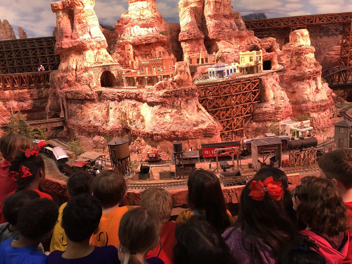MrsALMartin's tweet photo. We had a great time learning about the railroad history of Frisco today. @ElliottLearners @TeachShaffer @kujakmarcy @walzsroom @CharlesM3rd https://t.co/iflXNoJ7GL