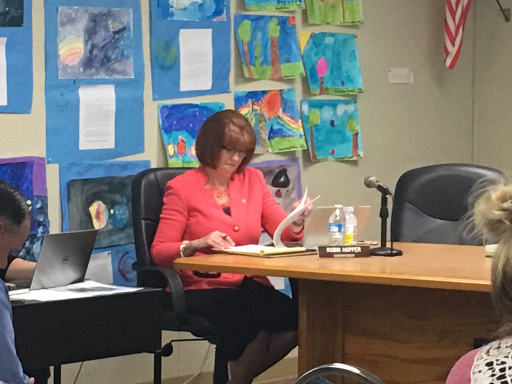 ChristinaABC30's tweet photo. Mariposa Unified trustees called a special closed session meeting regarding the recent arrest of Superintendent Robin Hopper for DUI. Parents have been speaking in support of Hopper and are asking for “a second chance”. The superintendent is here tonight. https://t.co/sydSq4LZML